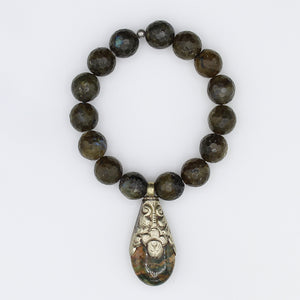 
            
                Load image into Gallery viewer, Vintage Tibetan Charm Bracelet
            
        