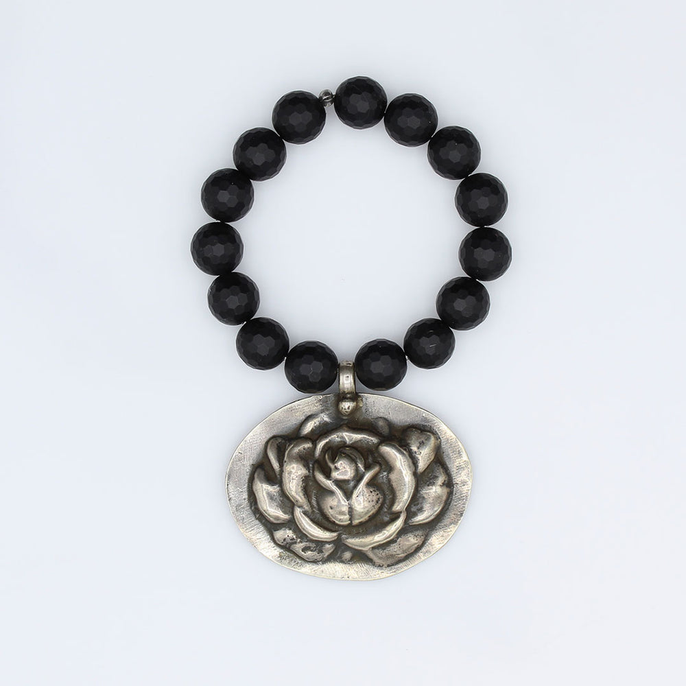 
            
                Load image into Gallery viewer, Vintage Nepalese Amulet Bracelet
            
        